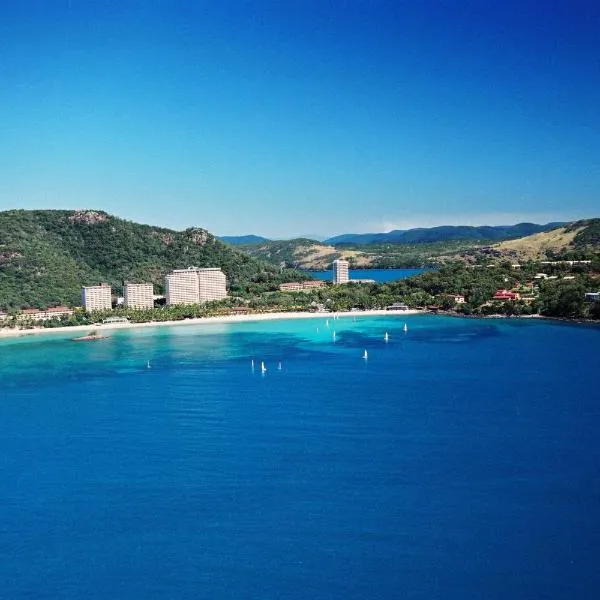 Poinciana 112 Bedrooms x3 Free Buggy, hotel in Hamilton Island