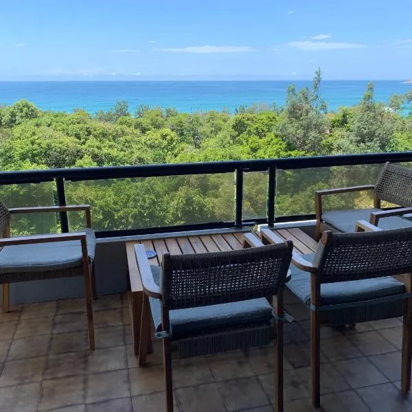 Views & Sounds of the Sea Bed & Breakfast -hosted by Deb, hotel v destinaci Coffs Harbour