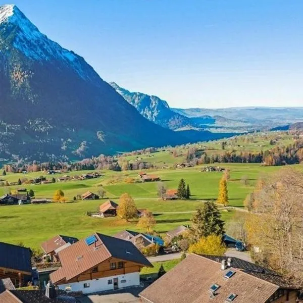 Alpine View Chalet Private Garden & Lake Views, Hotel in Reichenbach