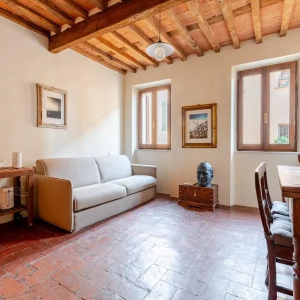 100m from the Duomo - The Living Gallery, hotel in Pietrasanta