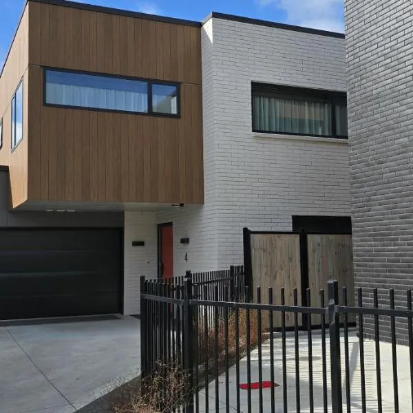 Stylish 3 bedroom home in Palmerston North, hotel in Palmerston North