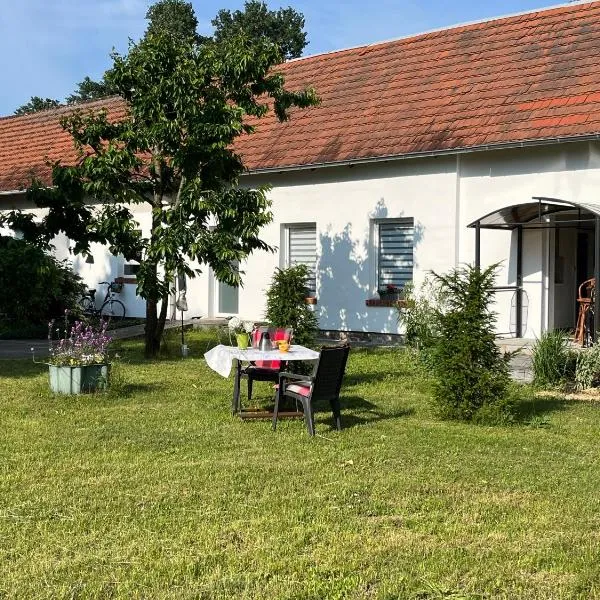 Ferienwohnung im Grünen, hotel in Heidesee