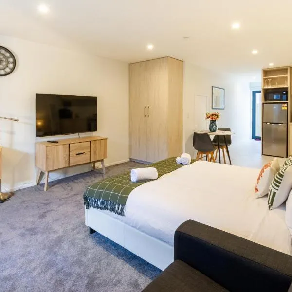 Bright & New Studio Unit Walk to Town, hotel in Christchurch