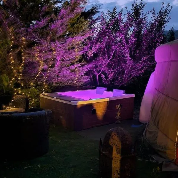 Glamping El Jardín De Las Delizias Valle Del Jerte, hotel in Casas del Castañar