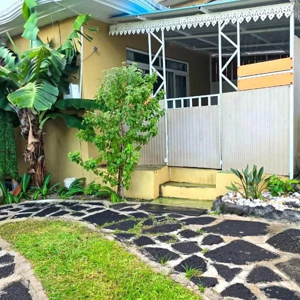 Chaleureuse maison située a 1 minute de la plage, hôtel au Morne