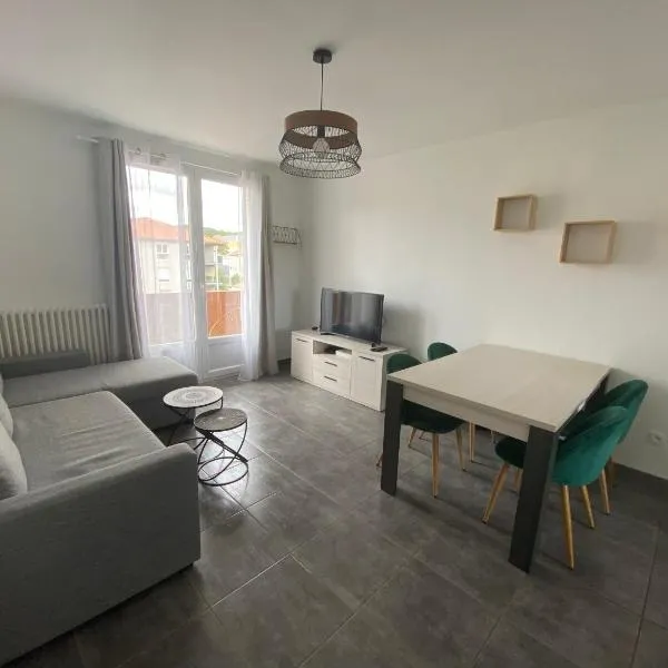 Bel appartement 2 chambres, proche centre ville - parking, hotel in Vals-près-le-Puy