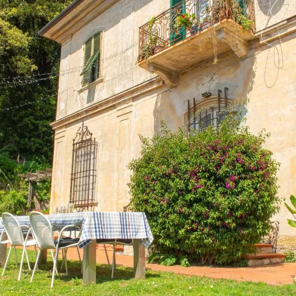 Caligo B&B stanza privata in villa d'epoca con giardino e vista mare, hotel a La Spezia