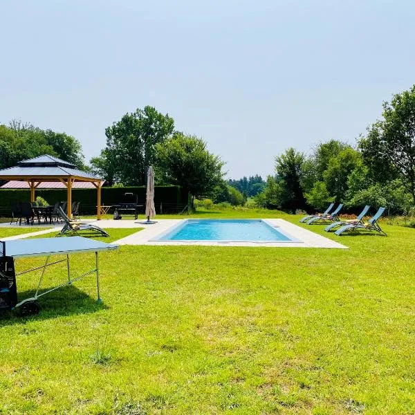 4-Star Tourism Rated Holiday Home, 6 Bedrooms, with Air Con & Private Heated 10x4M Salt Water Pool - 45 Mins from Sarlat, hotel v destinaci Capdrot
