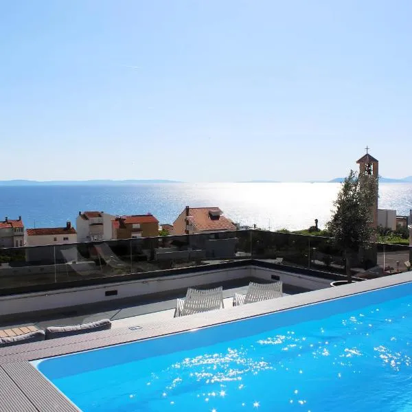 Roof Life Roko, hotell i Podstrana