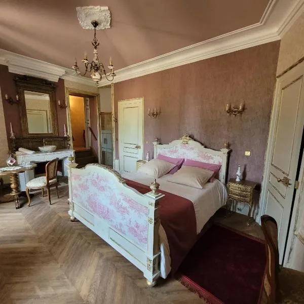 Château St Sulpice Chambre Porcelaine, hotel em Condal