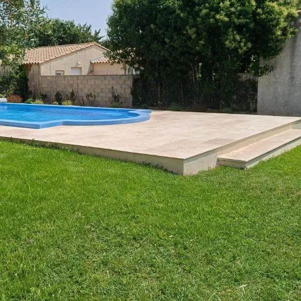 VILLA KAPETANAKIS, hotel v destinaci Redessan
