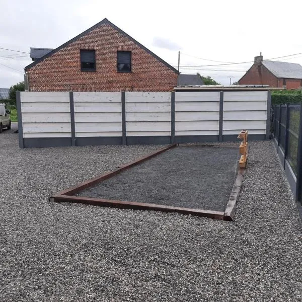 Gite du soleil, hotel u gradu 'Sémeries'