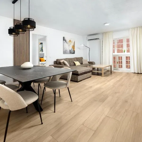 Central and Spacious Apartment with Parking on-site, hotel di Malaga