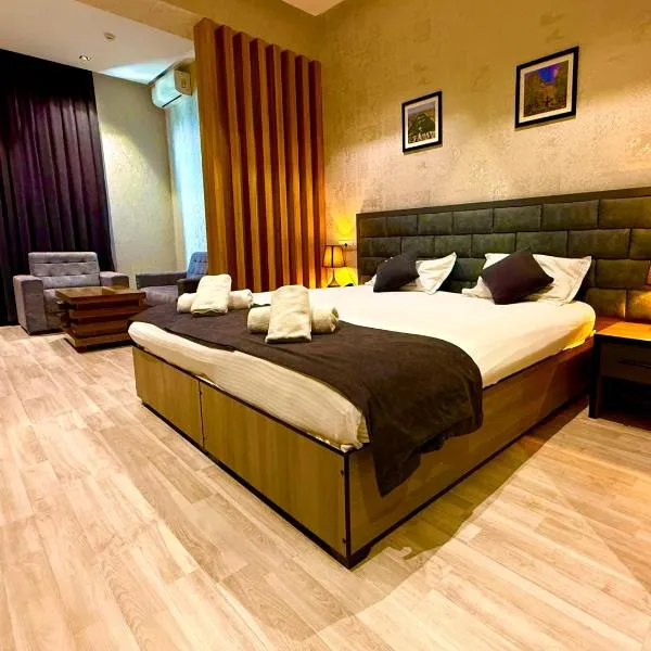 New York Palace Tashkent、Yakkasarayのホテル