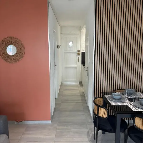 studio cabine climatisé proche de la plage, Hotel in Argelès-sur-Mer