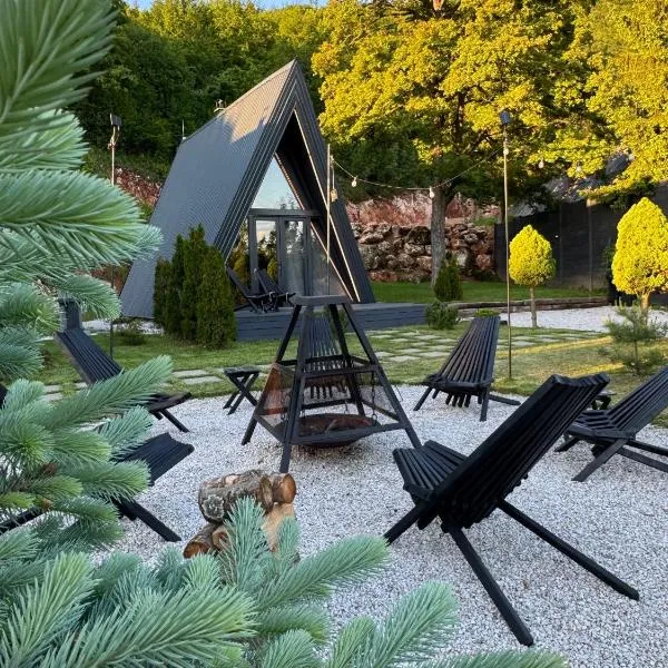 Loon Moon Mountain Chalets, hotel en Sarajevo