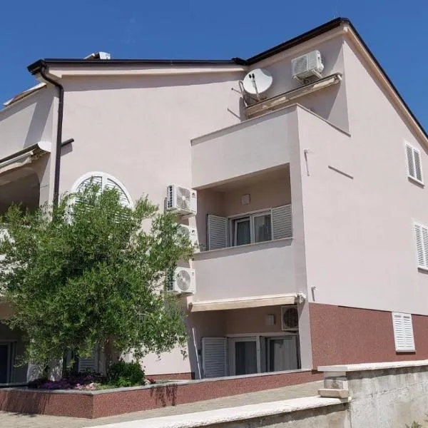 Apartment Pirun، فندق في باشكا