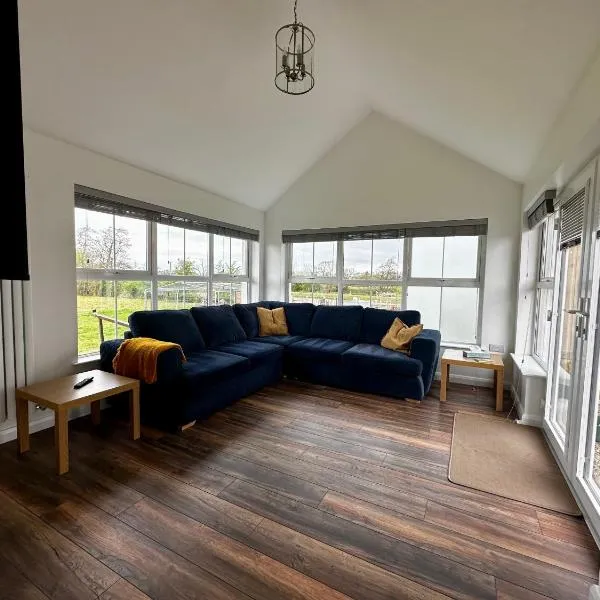 Kennedy Farm Lodge, hotel in Carmavy