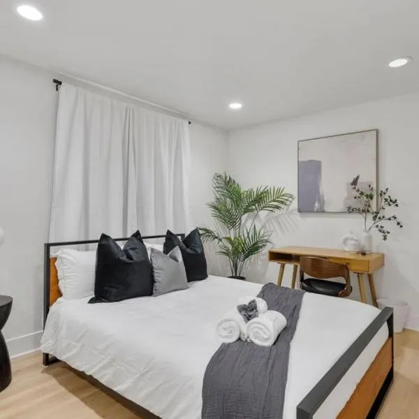 Modern Elegance- Big Group - Games - Sleeps 10