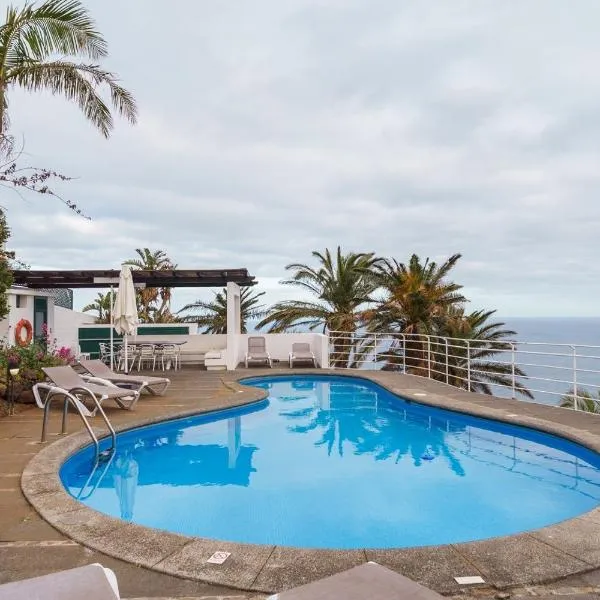 Vila da Falésia-With Pool and views, hotel v destinaci Caniço