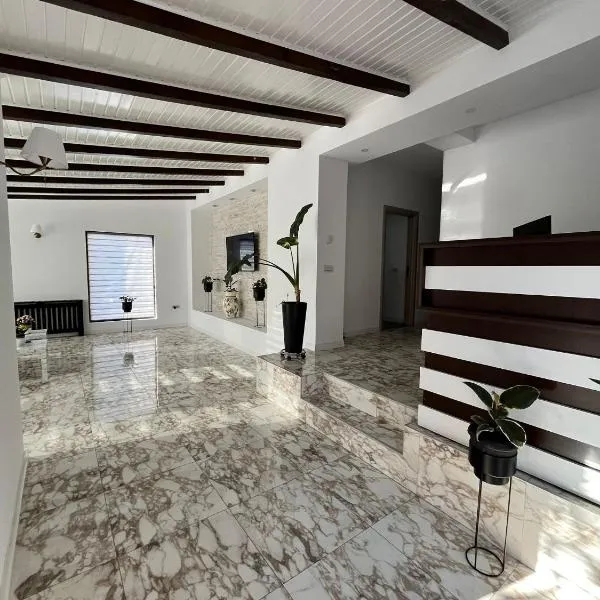 Harmony House, hotel v destinaci Târgu Jiu