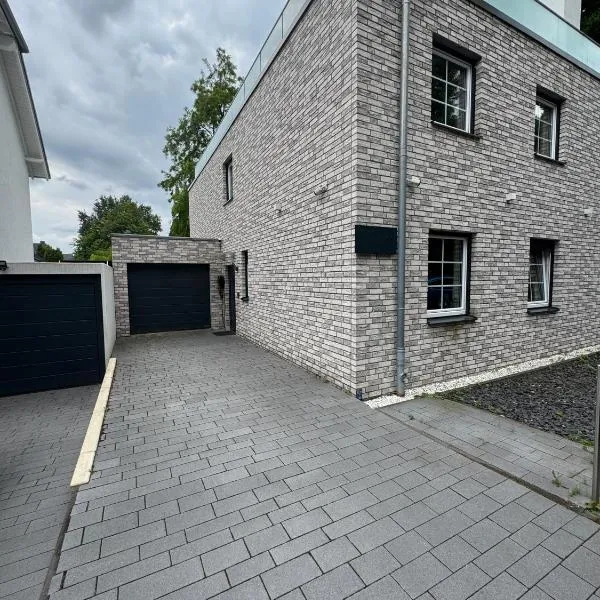 Haus mit Parkplatz am Schloss Horst E02, ξενοδοχείο σε Essen