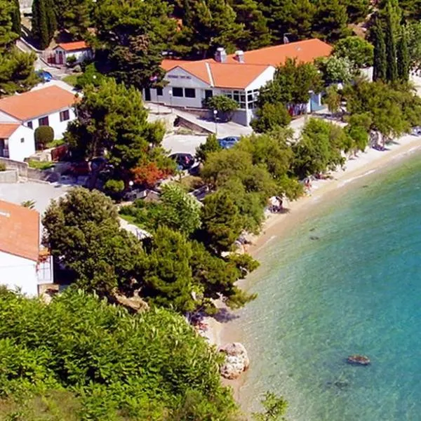 Mala Luka - Omiš, Beach Resort, hotel a Stanići