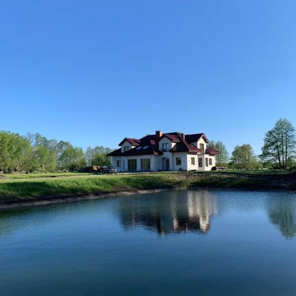 Dworek Pod Wierzbami, hotel in Wołuszewo