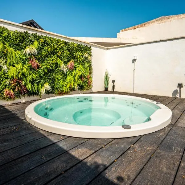 Mar y Jacuzzi cerca de Estepona, hotel in Bahia de Casares