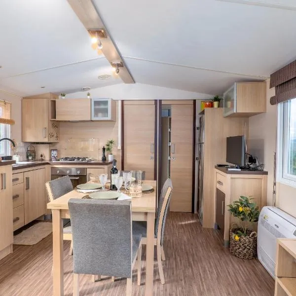 Glamping Frog Farm, hotel en Foz do Sousa