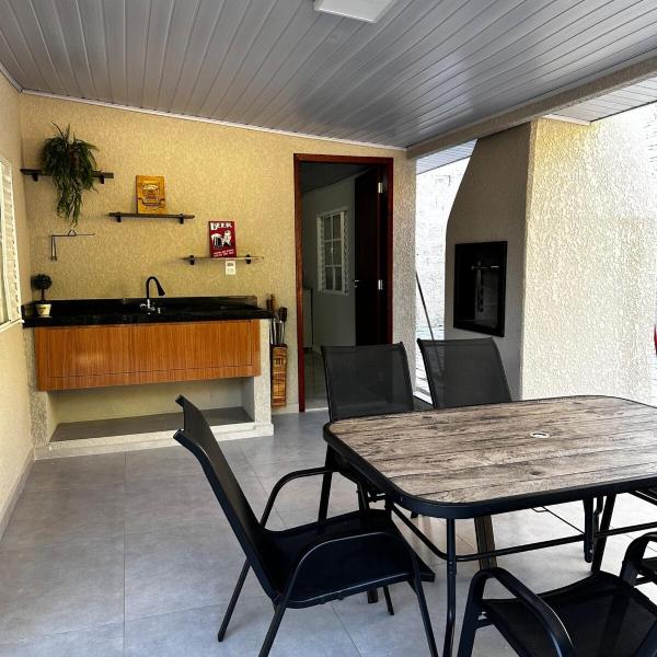Casa com 2 quartos - quintal e área de lazer