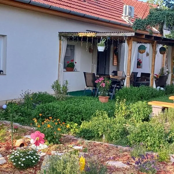 Százszorszép Vendégház, hotel v destinaci Csongrád