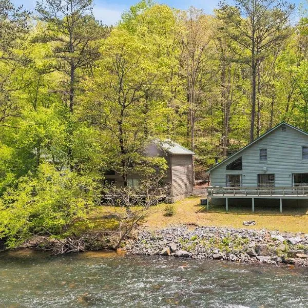 Coosawattee River Resort, hotel in Ellijay