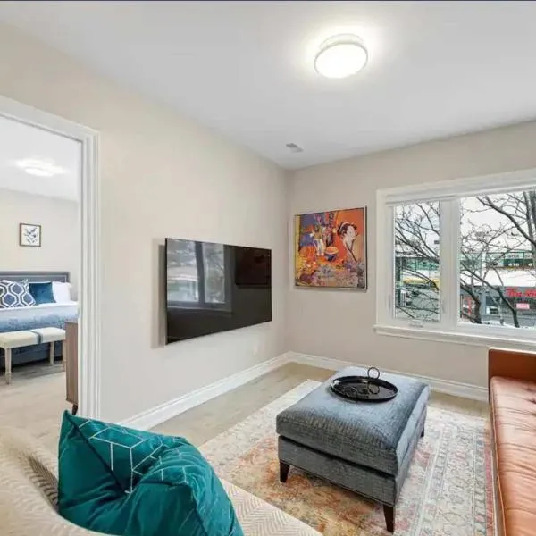 Casa St Clair Hotel Contemporary 2BR Suite w Patio & BBQ, hotel a Toronto