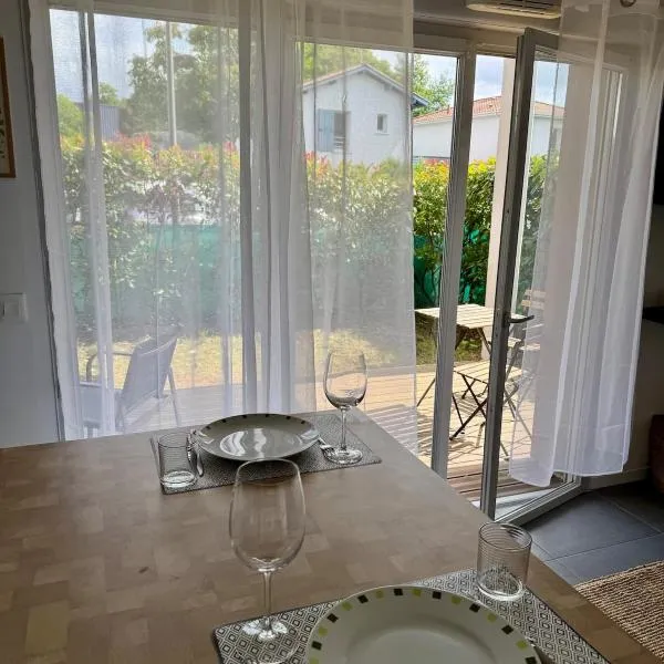 Modern garden apartment, hotel di Labenne