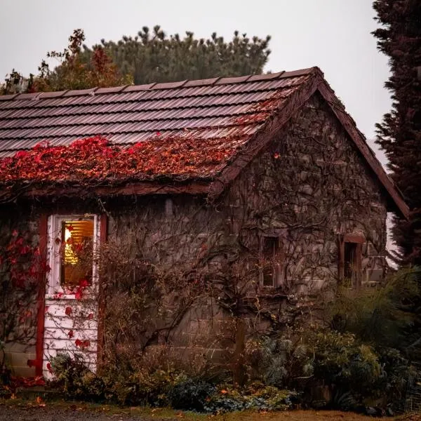 Historic Farm Romance with Miniature Goat Feeding at Hideaway Farmlet โรงแรมในเพนกวิน