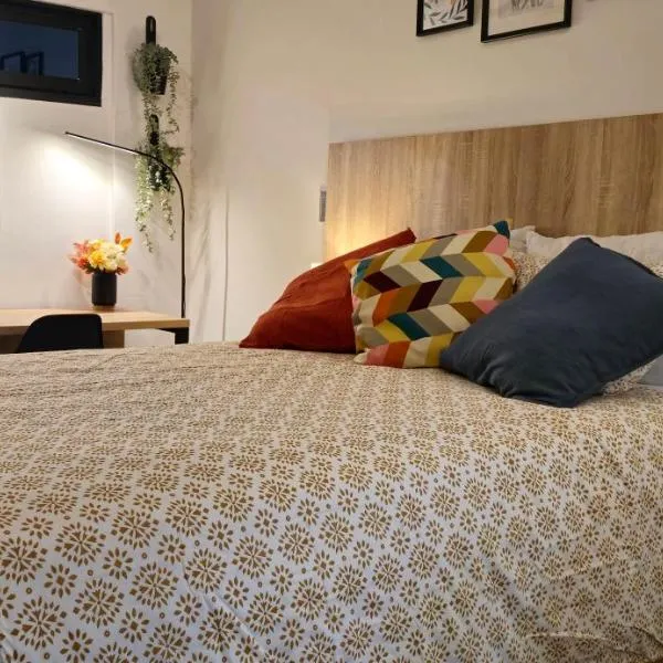 Apartamento Envigado wifi 700 mb, hotel in Envigado