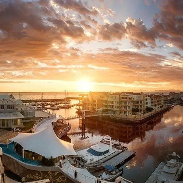 Krystal Beach Hotel, hotel di Gordonʼs Bay