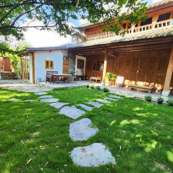 Secret Moon Guesthouse, hotel in Dali
