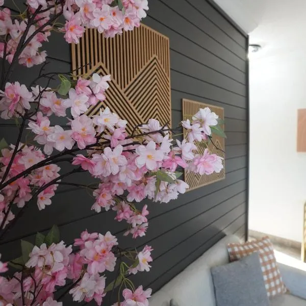 Villa Fiorō -Bold Luxury 2BR - River & Coastal Vibe, hotel in Cocoa Beach