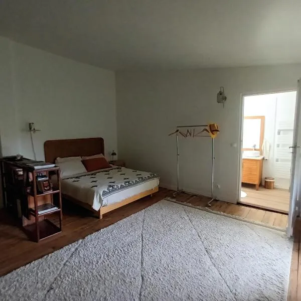 Villa Séquoia - Suite familiale - 4 adules 1 enfant - SDB privée, hotel in Bazas