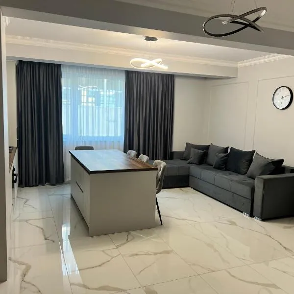 Luxury, ξενοδοχείο σε Rădăuţi