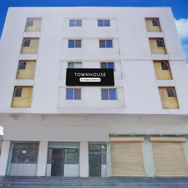 Super Townhouse Ambegaon Road Katraj Formerly White Castle, hotel v destinaci Māngvādi