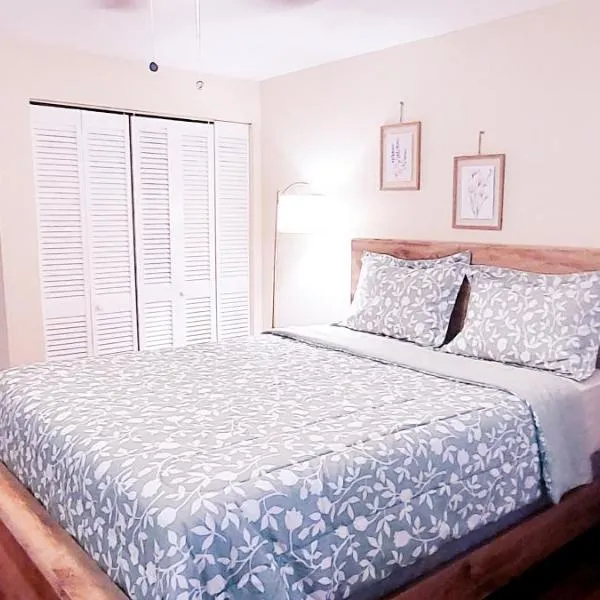 Cozy Tiny Home, hotel in Jacksonville