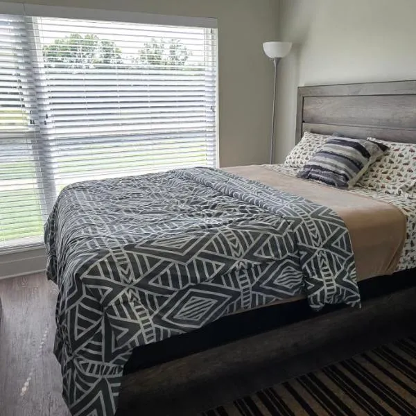 Furnished Executive 3-bed 2-bath Apartment Wichita Kansas, khách sạn ở Wichita