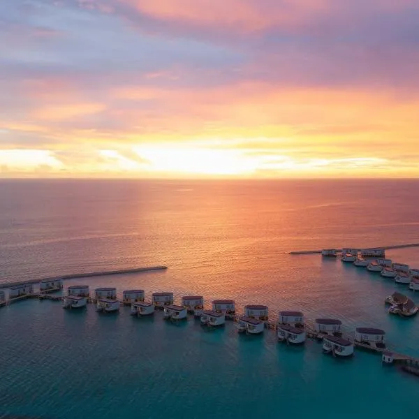 Centara Grand Lagoon Maldives, hotel in Nakatukufuri