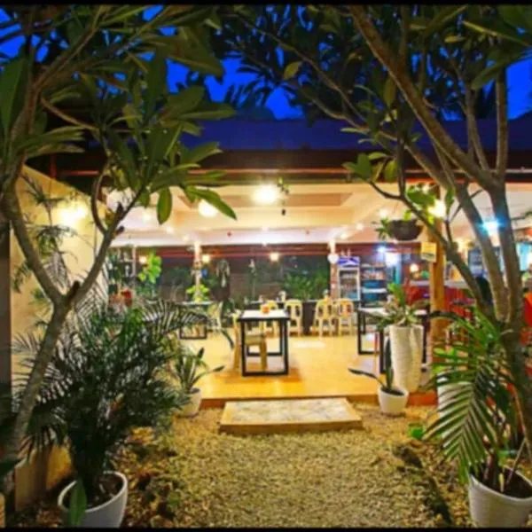 Adriana's Place Tropical Guesthouse, hotel in Panglao