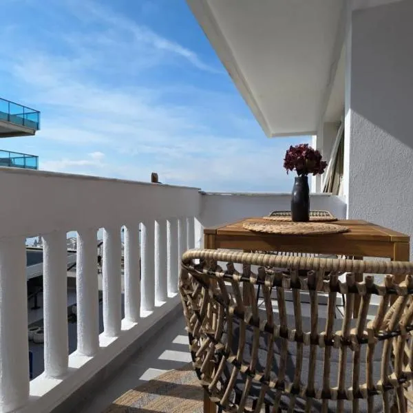 페레아에 위치한 호텔 Perea Luxury 20 miters from Sea in DOWNTOWN of Perea