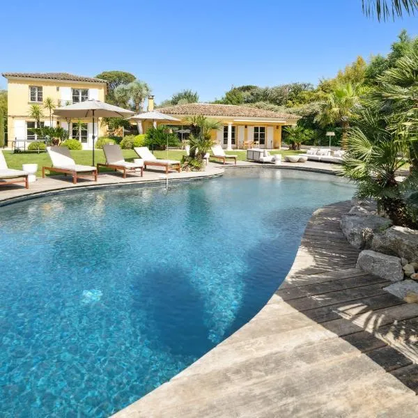 Grande Villa St-Tropez area avec Piscine Chauffée – hotel w mieście Gassin