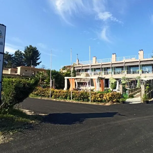 Agathoupoli beach, hotel di Órmos Methónis